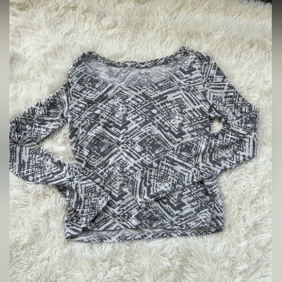 MUDD gray and white long sleeve cropped shirt  size large - Picture 1 of 6